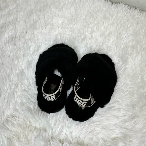 UGG - Picture 2 of 3